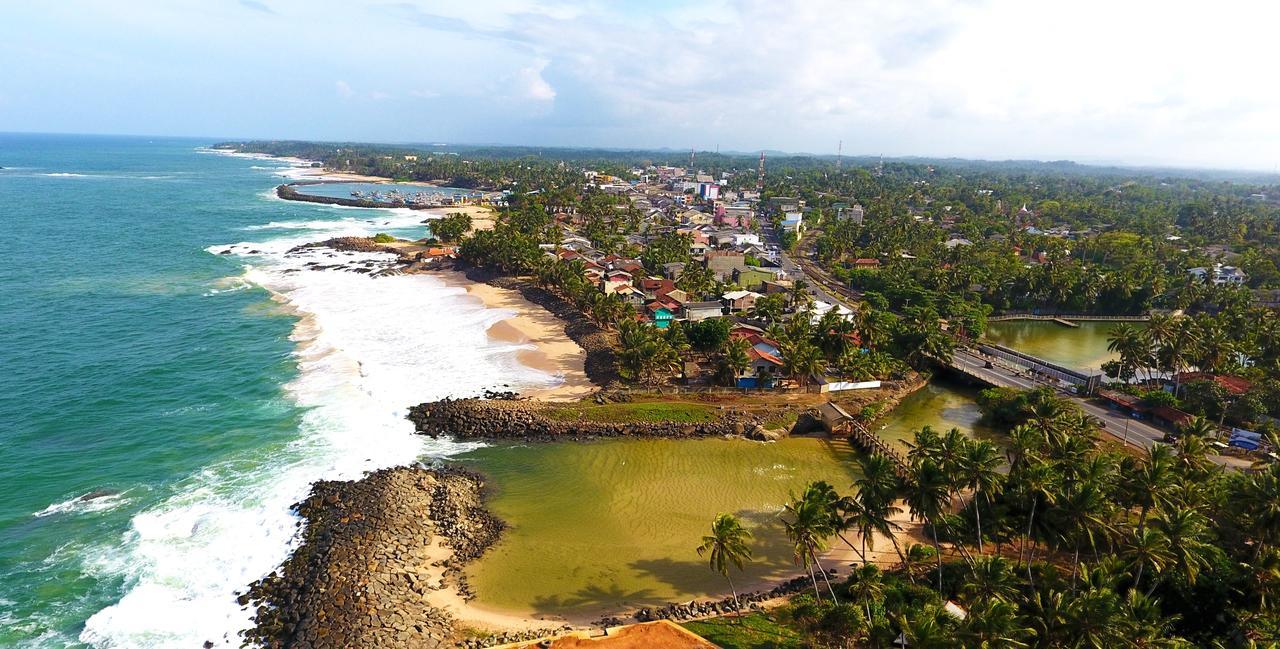New Shangrela Beach Resort Амбаланґода Екстер'єр фото