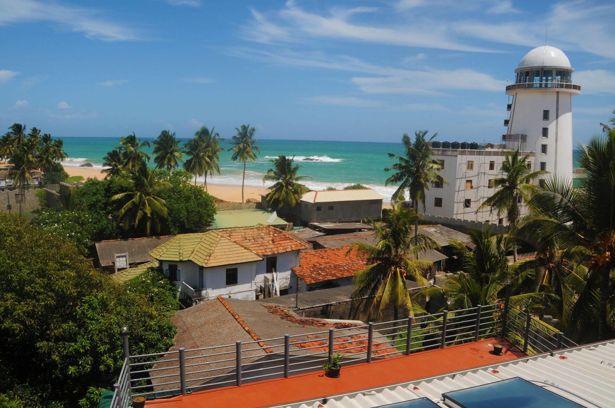 New Shangrela Beach Resort Амбаланґода Екстер'єр фото