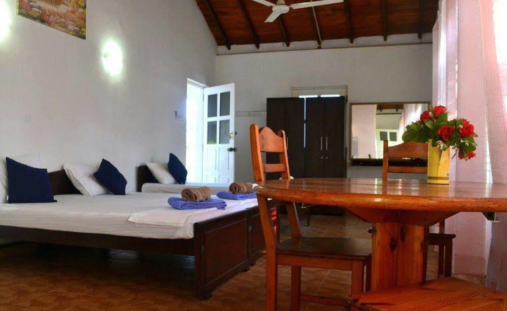 New Shangrela Beach Resort Амбаланґода Екстер'єр фото