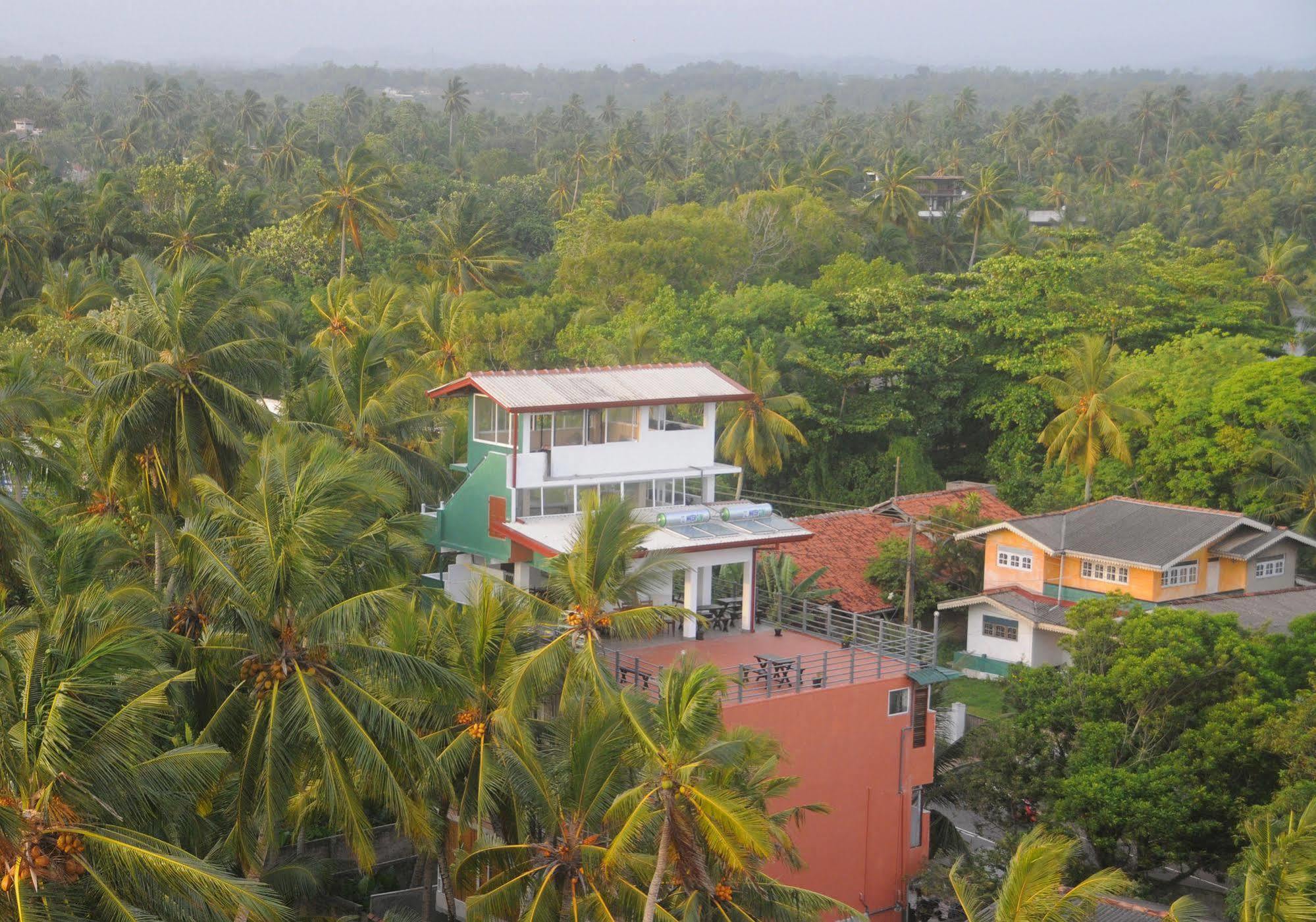 New Shangrela Beach Resort Амбаланґода Екстер'єр фото