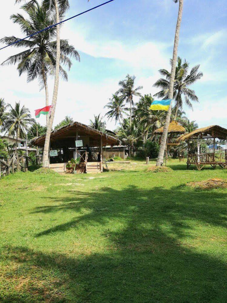 New Shangrela Beach Resort Амбаланґода Екстер'єр фото